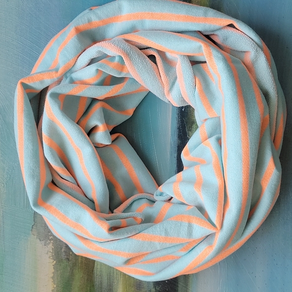 GAP Infinity Scarf - Picture 1 of 6
